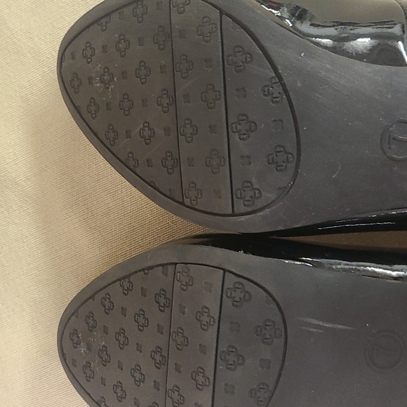 Etienne Aigner Black Patent Leather Heels 7M - Picture 7 of 8